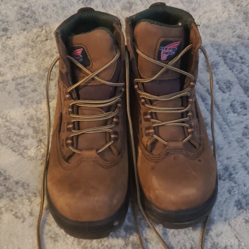 Red Wing steel toe boots Almost Brand New